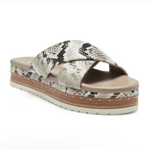 Vince Camuto Ravensie Snakeskin Platform Slip On Sandal size 6.5